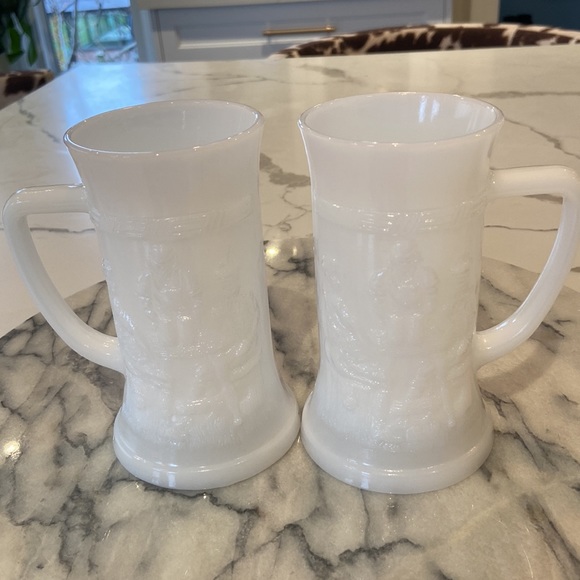 Rare Pair of Vintage Federal Milk Glass Beer Steins. - Picture 1 of 7